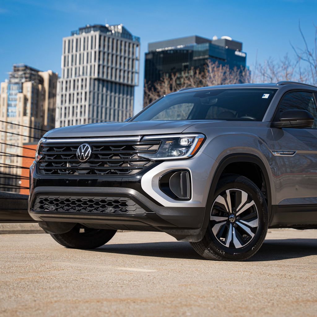 Certified 2024 Volkswagen Atlas Cross Sport SE image 2