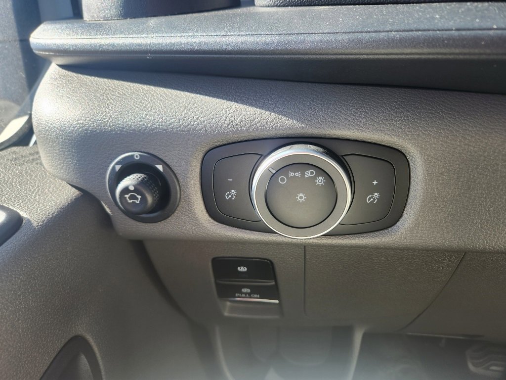 Used 2023 Ford E-Transit Medium Roof image 25