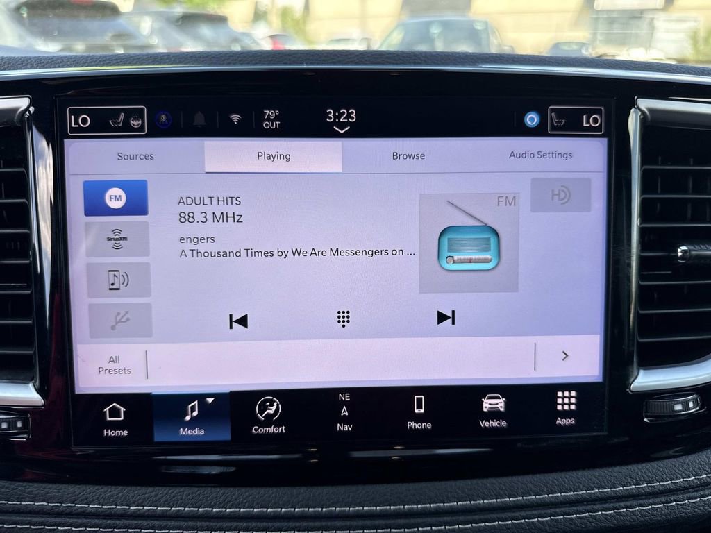 Used 2025 Chrysler Pacifica Limited image 28