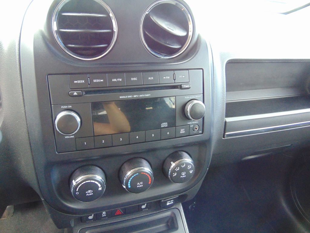 Used 2014 Jeep Patriot Latitude FWD image 18
