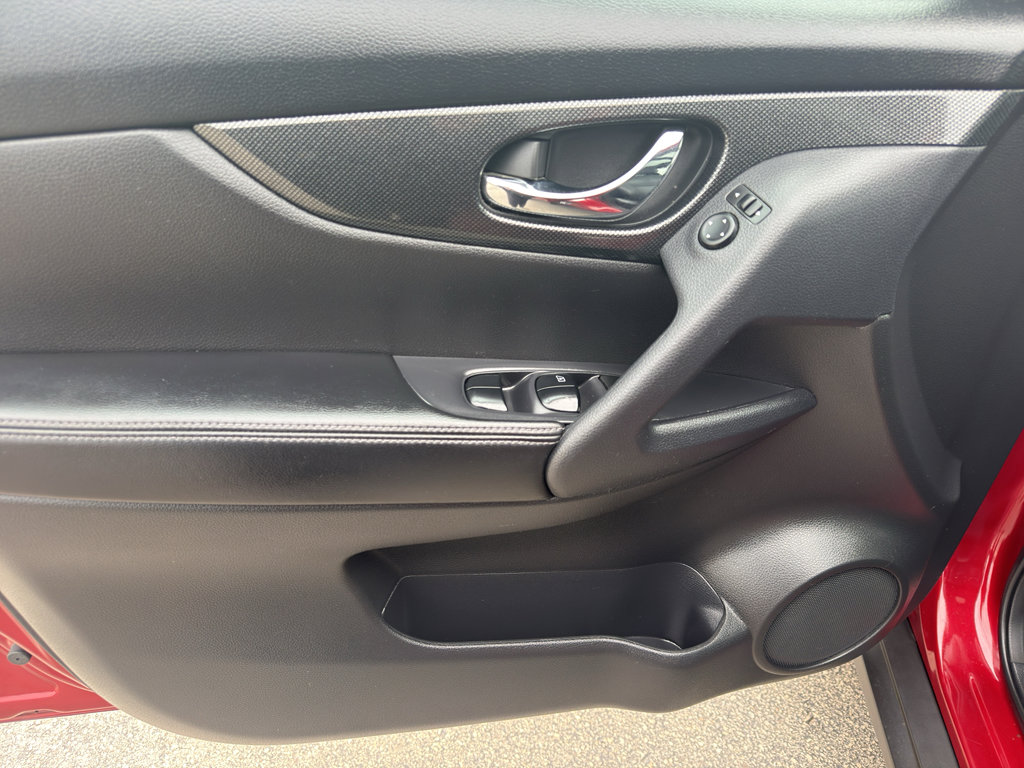 Used 2015 Nissan Rogue SL w/ SL Premium Package image 13