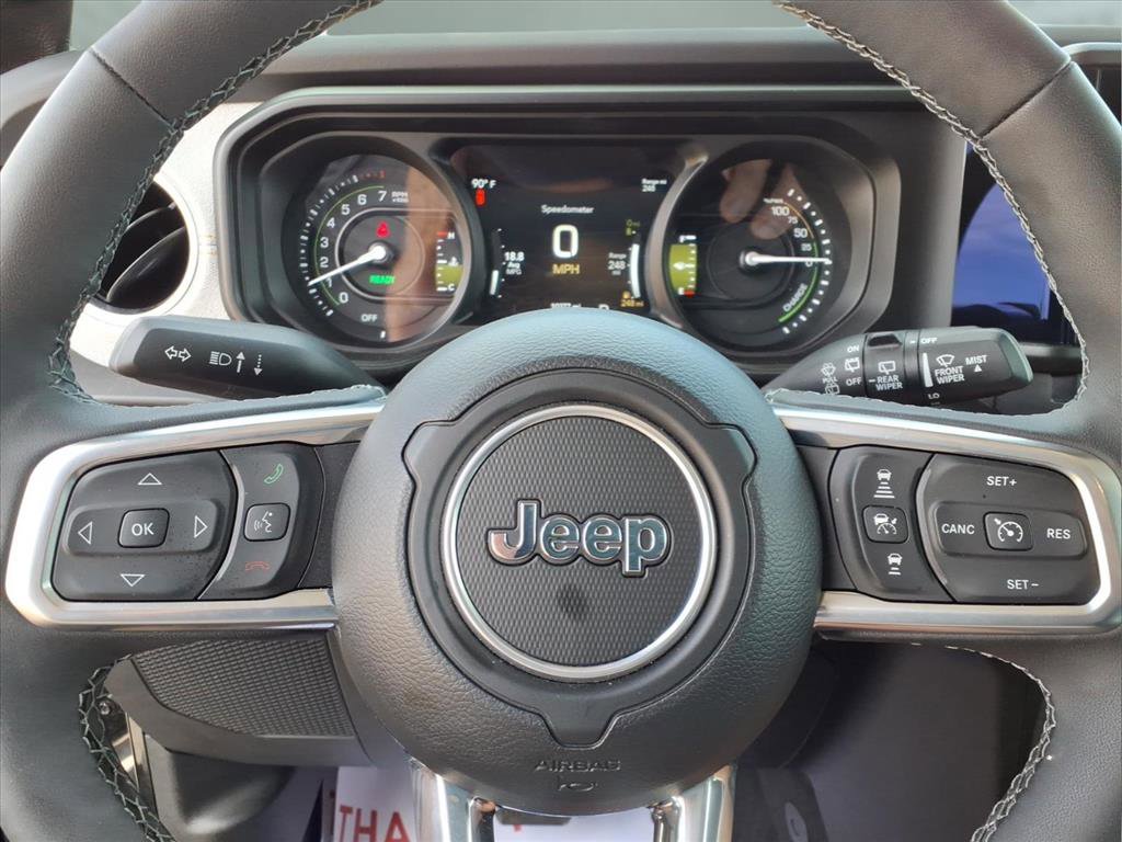 Used 2025 Jeep Wrangler Sahara image 25