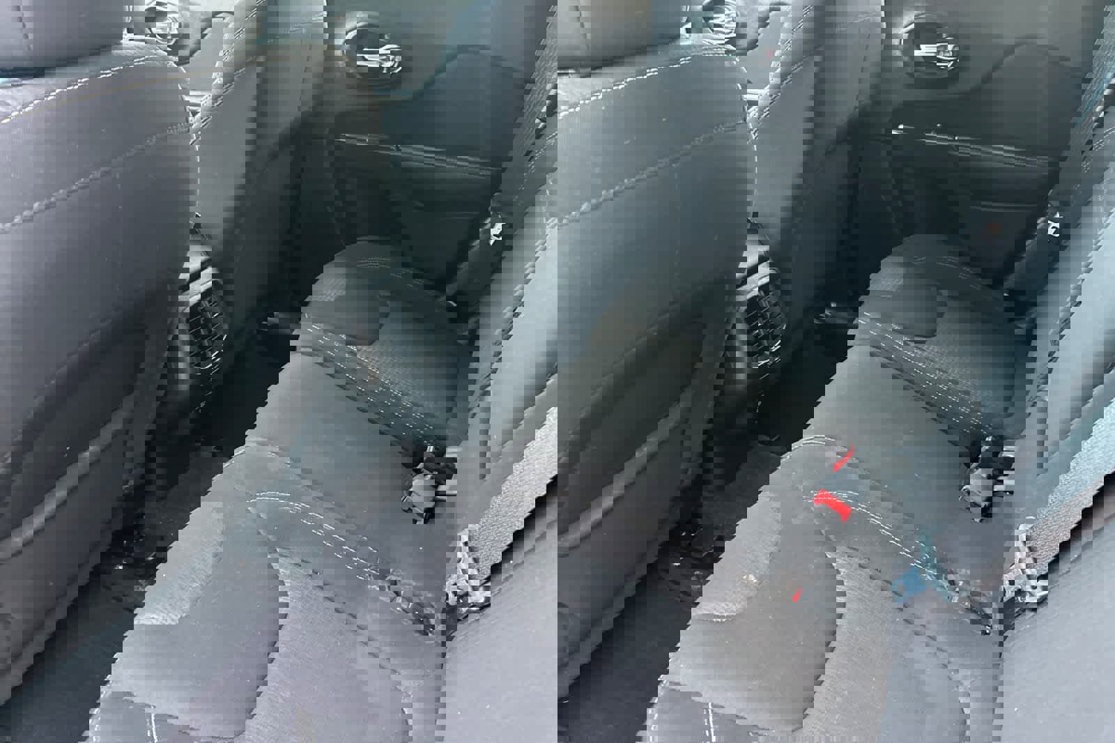 Used 2016 Jeep Cherokee Latitude image 4