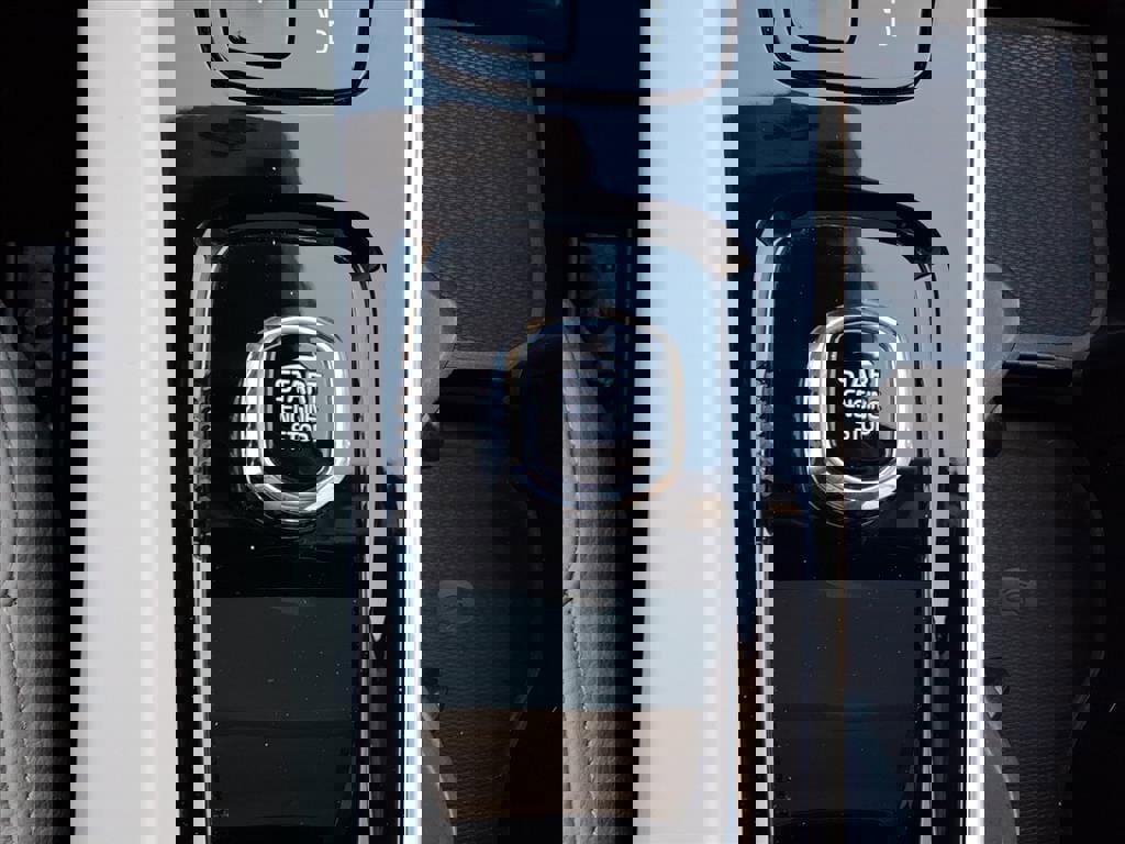 Certified 2023 Volvo XC60 B5 Plus w/ Protection Package Premier image 24