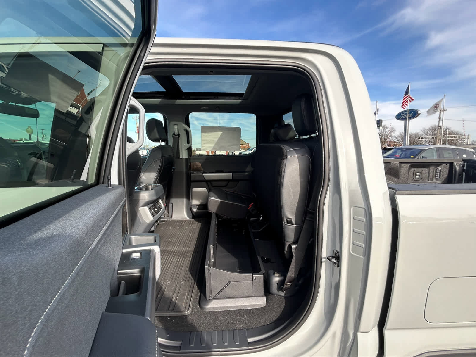 New 2026 Ford F250 Lariat w/ Black Appearance Package image 15