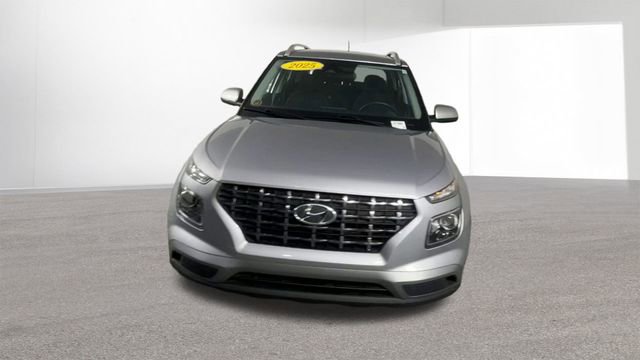Used 2025 Hyundai Venue SEL image 3