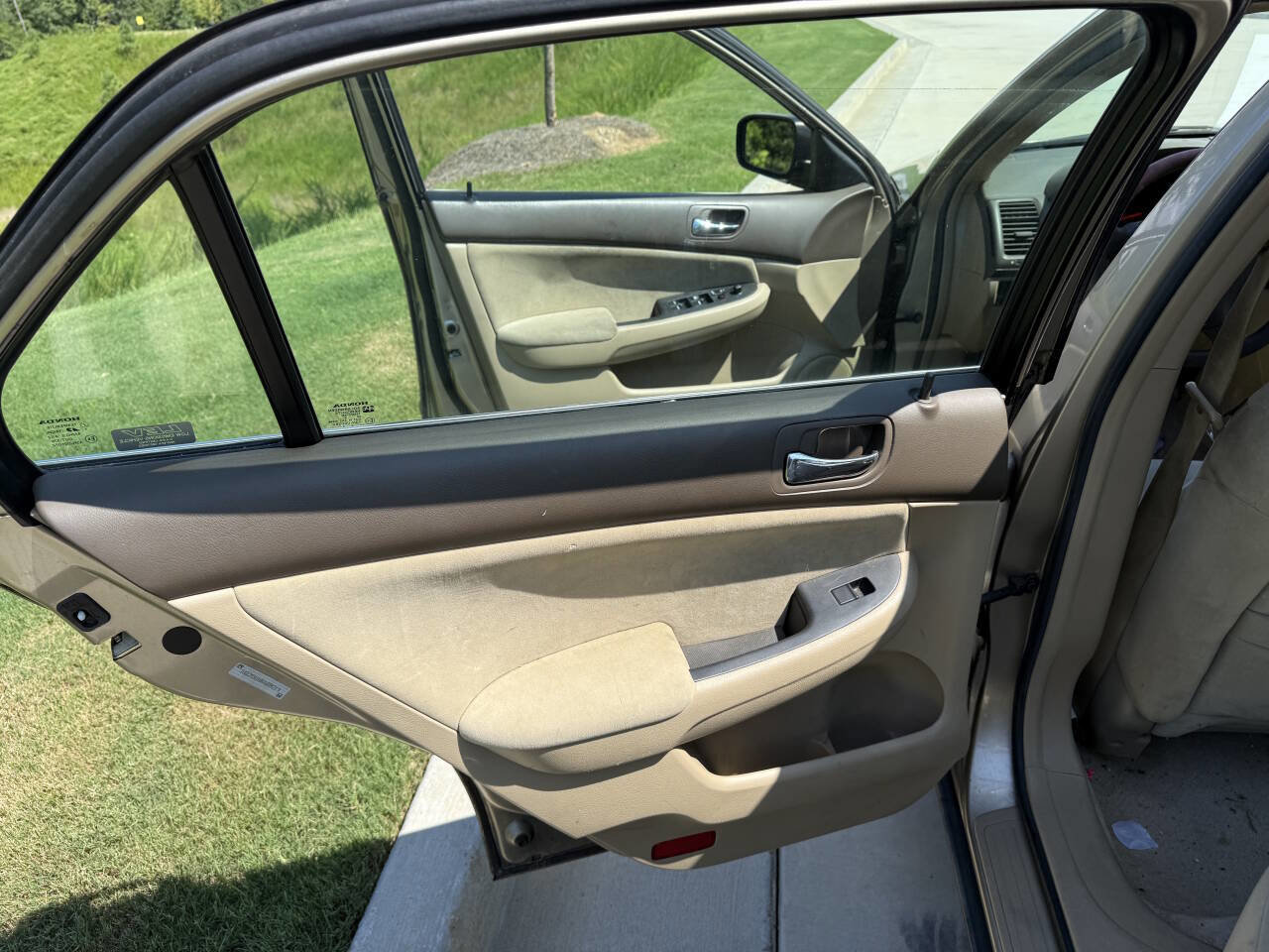 Used 2004 Honda Accord LX image 18
