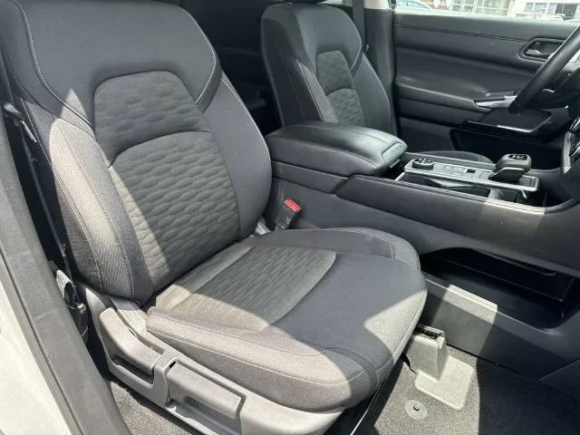Certified 2025 Nissan Pathfinder SV AWD/4WD image 30