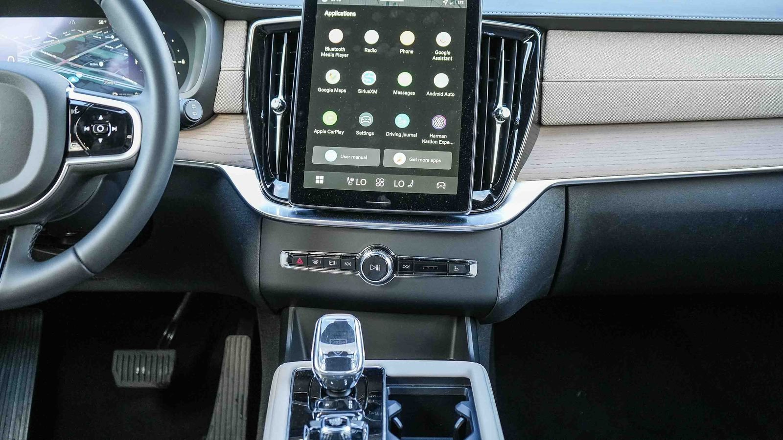 New 2026 Volvo XC90 T8 Plus w/ Protection Package Premier AWD/4WD image 16