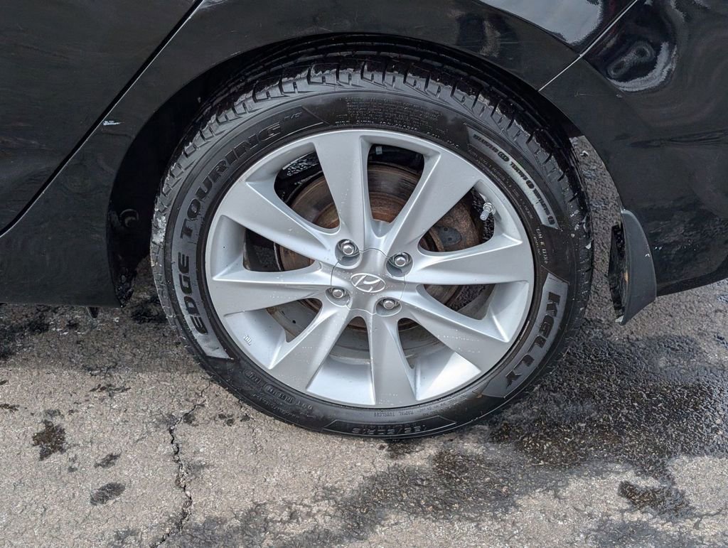 Used 2013 Hyundai Accent SE image 16