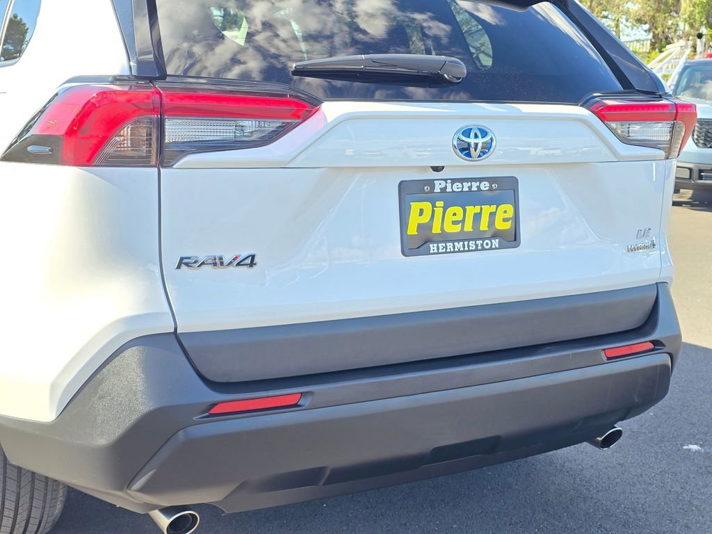Used 2023 Toyota RAV4 LE AWD/4WD image 8
