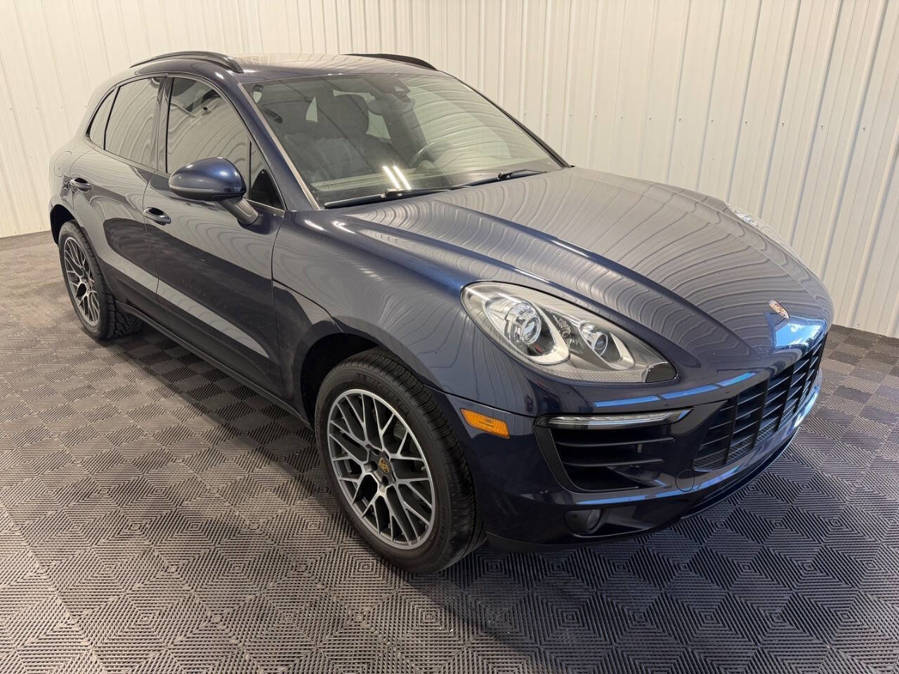 Used 2018 Porsche Macan AWD/4WD image 2