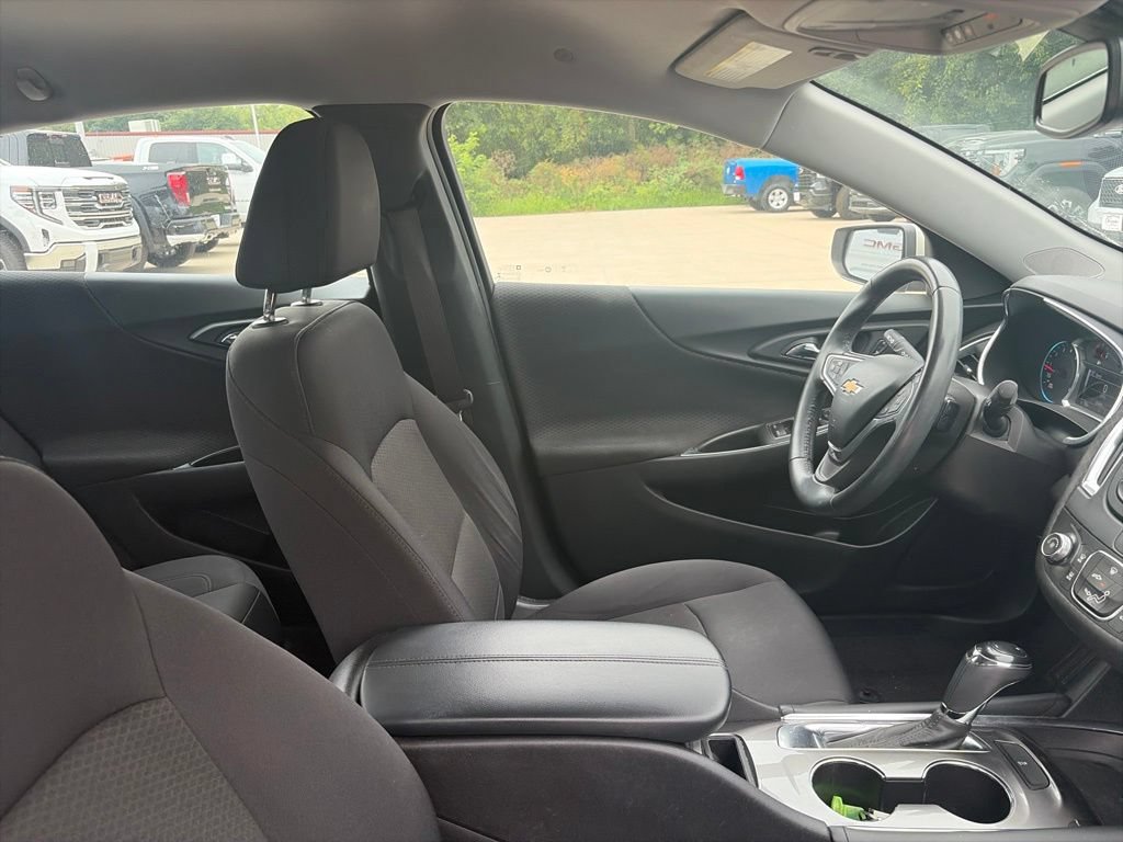 Used 2016 Chevrolet Malibu LT FWD image 14