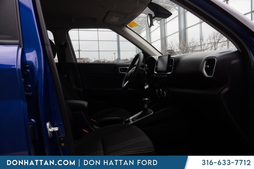 Used 2020 Hyundai Venue SEL image 19