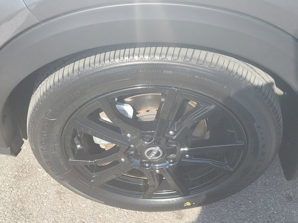 Used 2023 Nissan Kicks SR w/ SR Premium Package FWD image 9