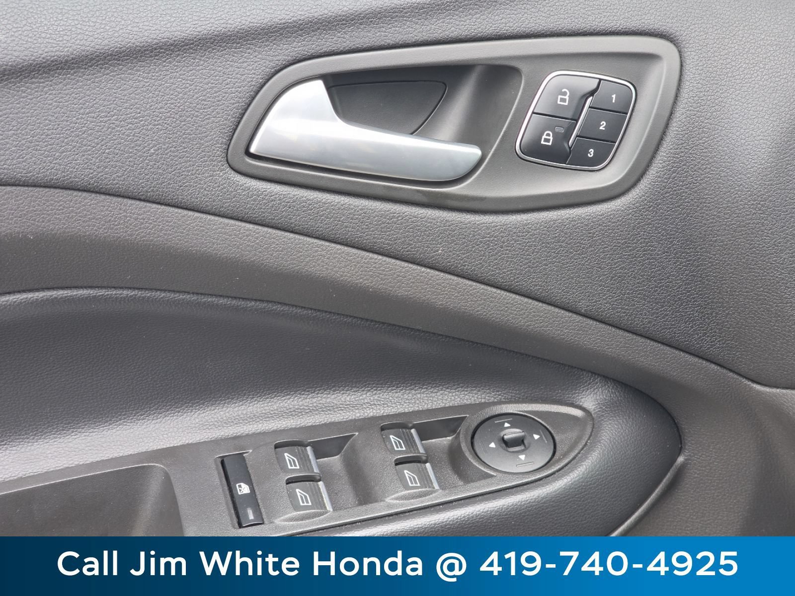 Used 2019 Ford Escape Titanium AWD/4WD image 25