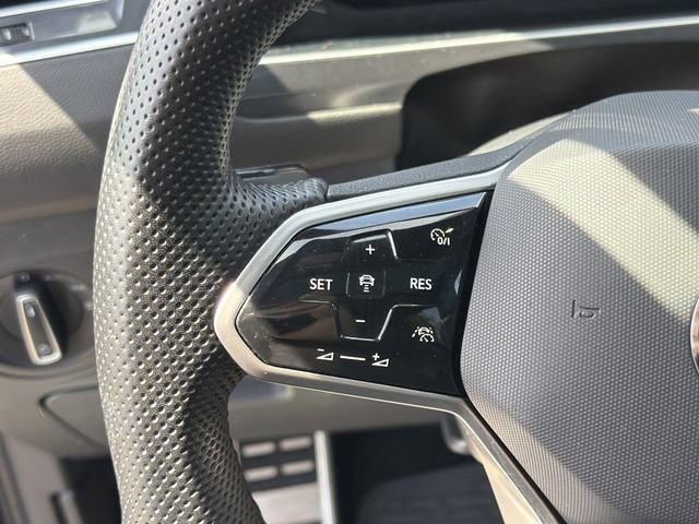 Used 2024 Volkswagen Tiguan SEL R-Line AWD/4WD image 25