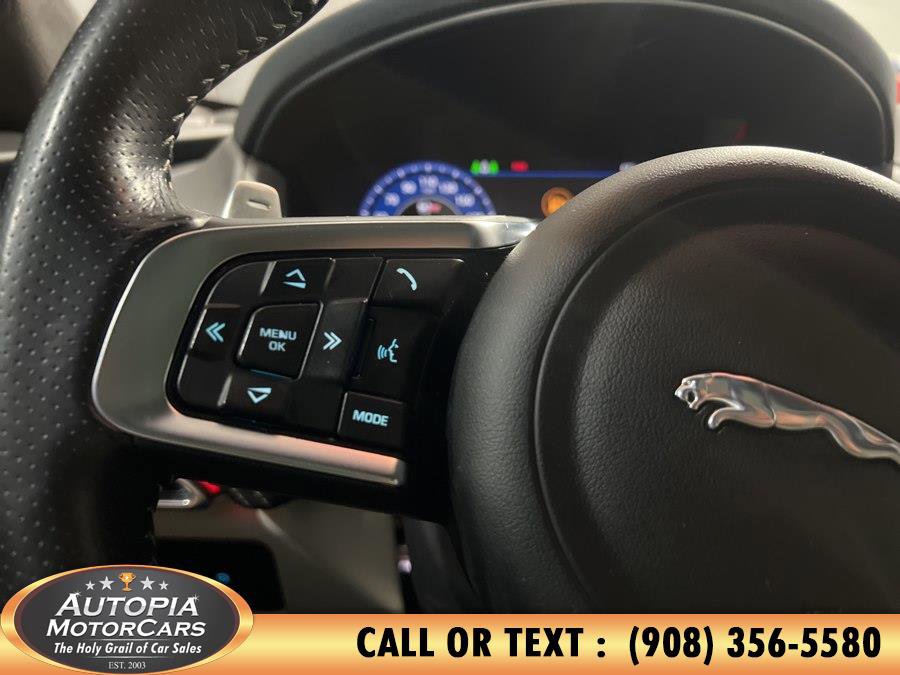 Used 2020 Jaguar F-PACE SVR image 32