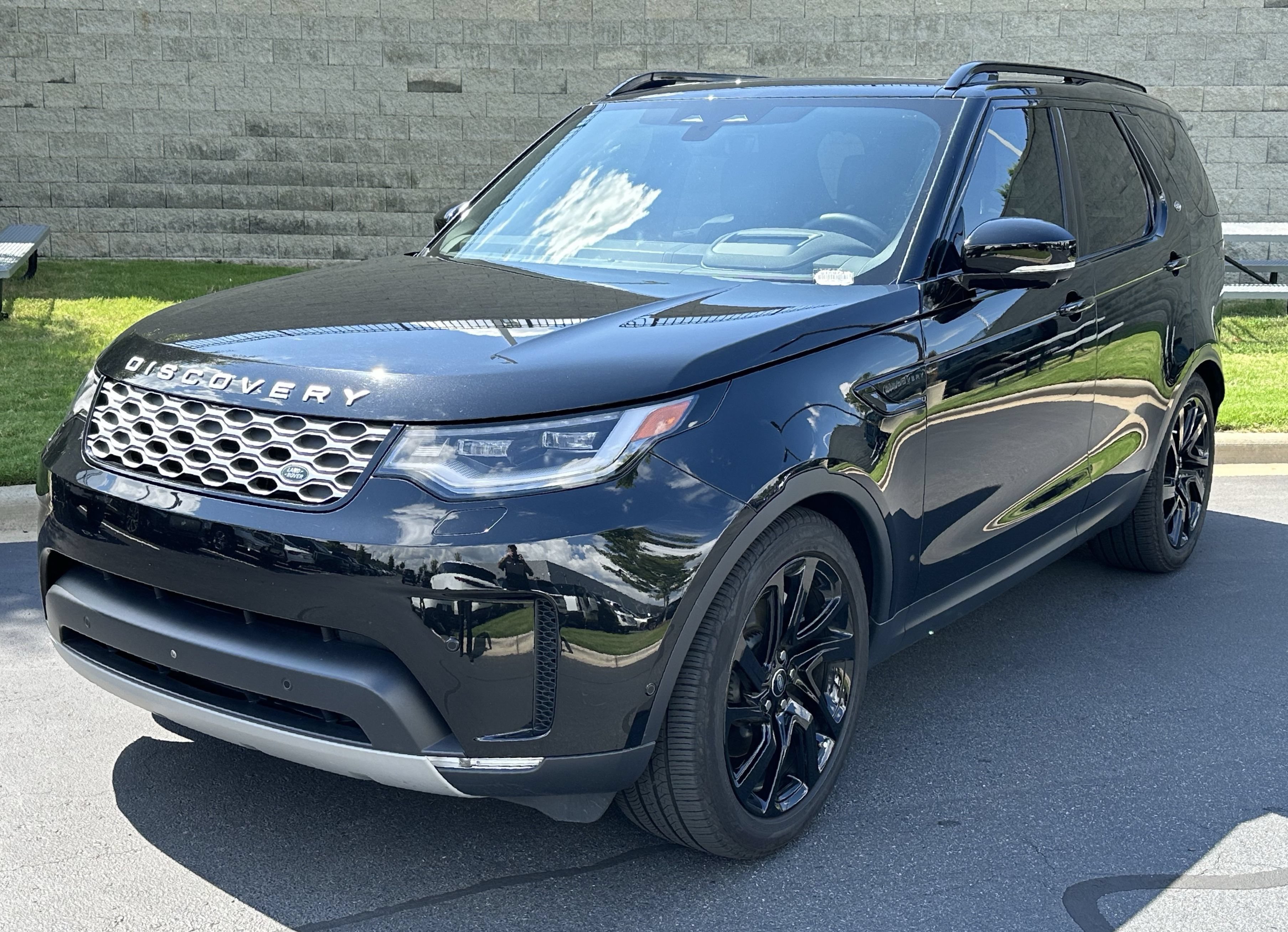 Used 2025 Land Rover Discovery S AWD/4WD image 2
