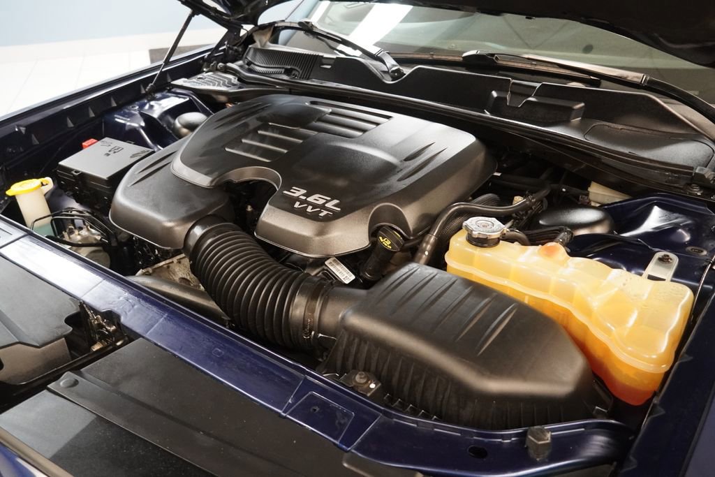 Used 2015 Dodge Challenger SXT RWD image 17