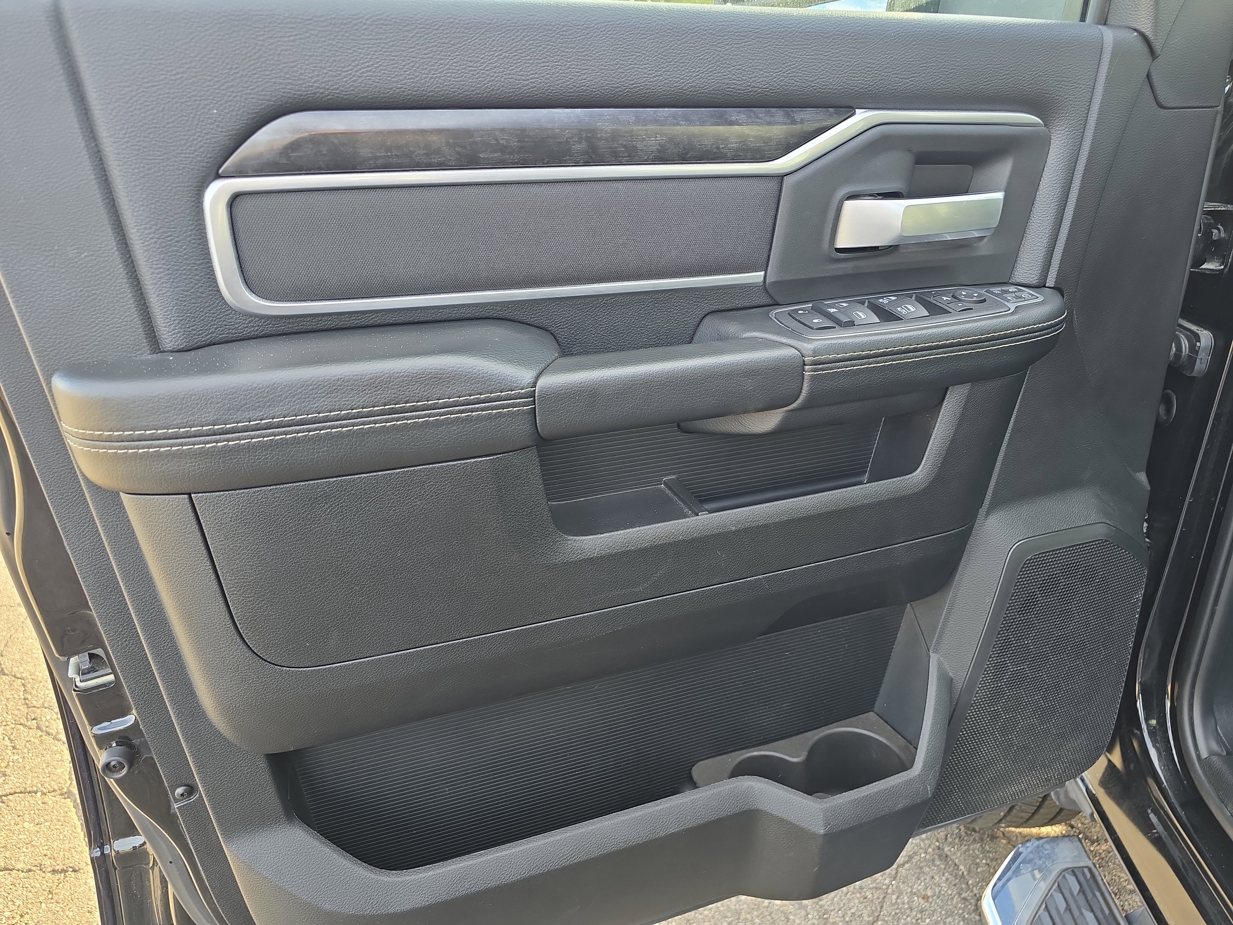 Used 2024 RAM 2500 Big Horn w/ Bed Utility Group image 11