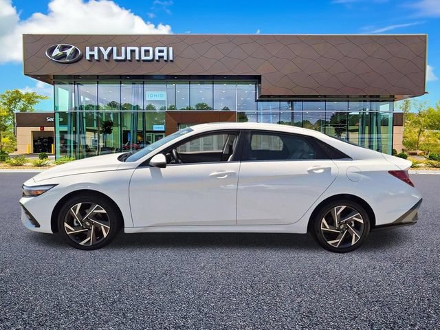 Used 2025 Hyundai Elantra Limited FWD image 4