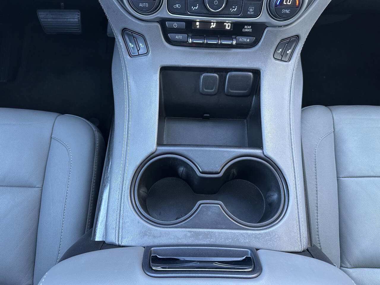 Used 2015 Chevrolet Suburban LT w/ Luxury Package AWD/4WD image 20