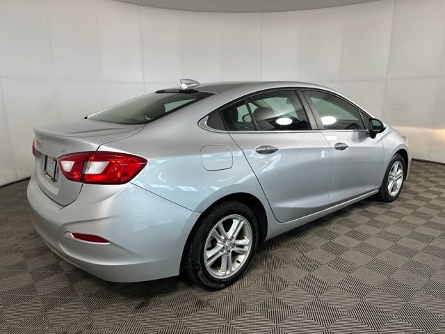 Used 2018 Chevrolet Cruze LT w/ Convenience Package image 3