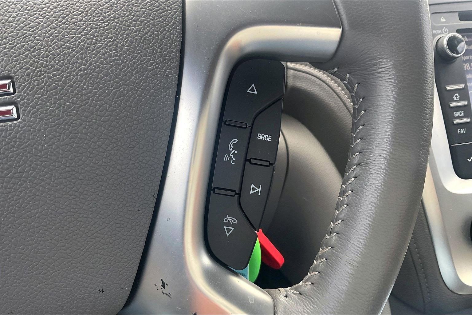 Used 2013 GMC Acadia SLE image 21