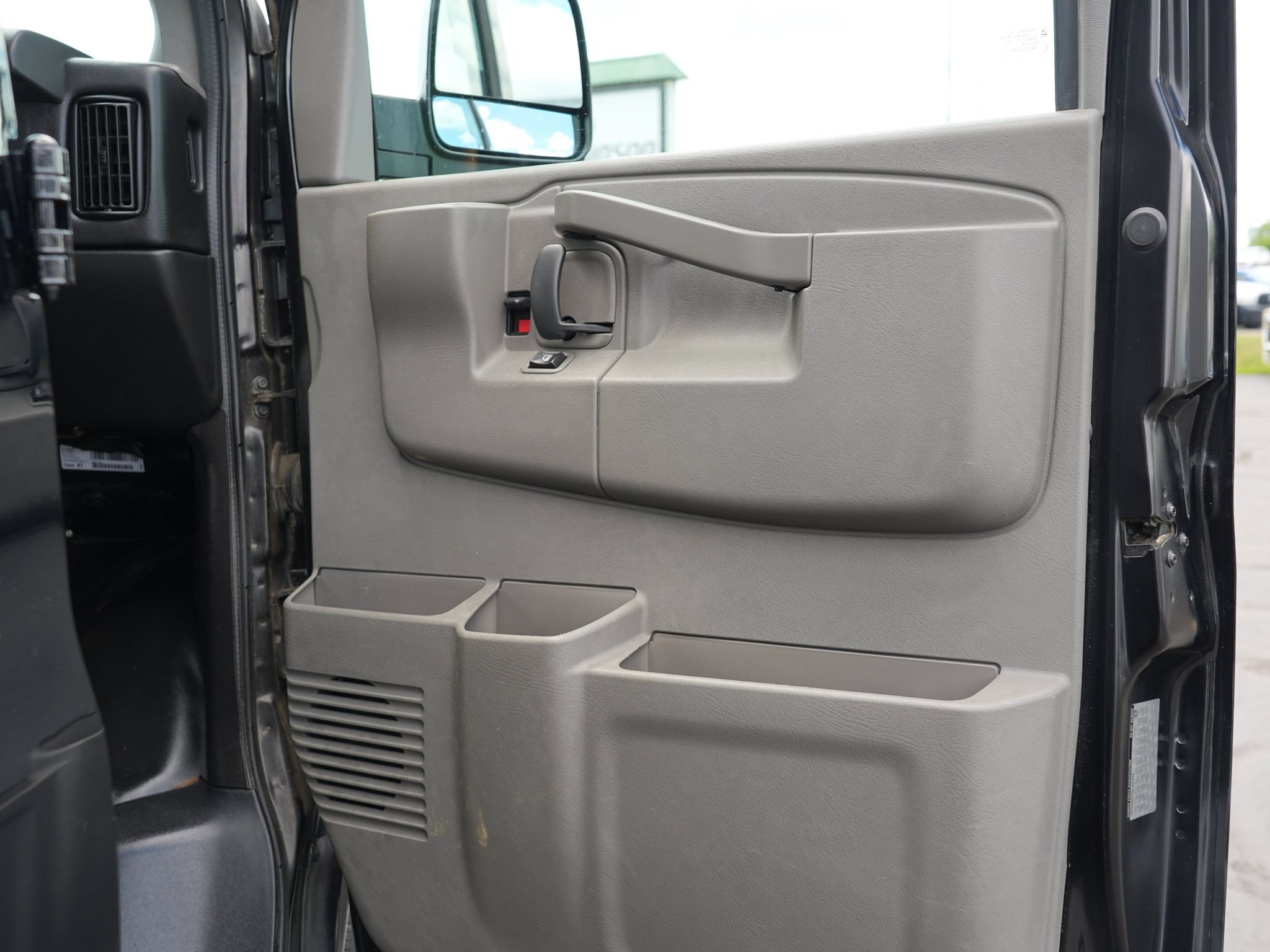 Used 2016 Chevrolet Express 3500 Extended RWD image 22