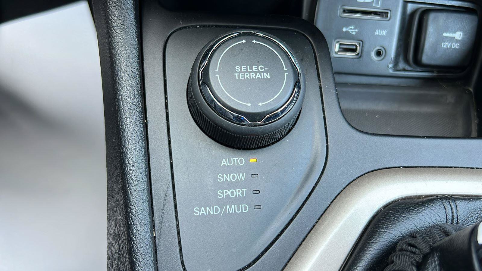 Used 2017 Jeep Cherokee 75th Anniversary AWD/4WD image 27