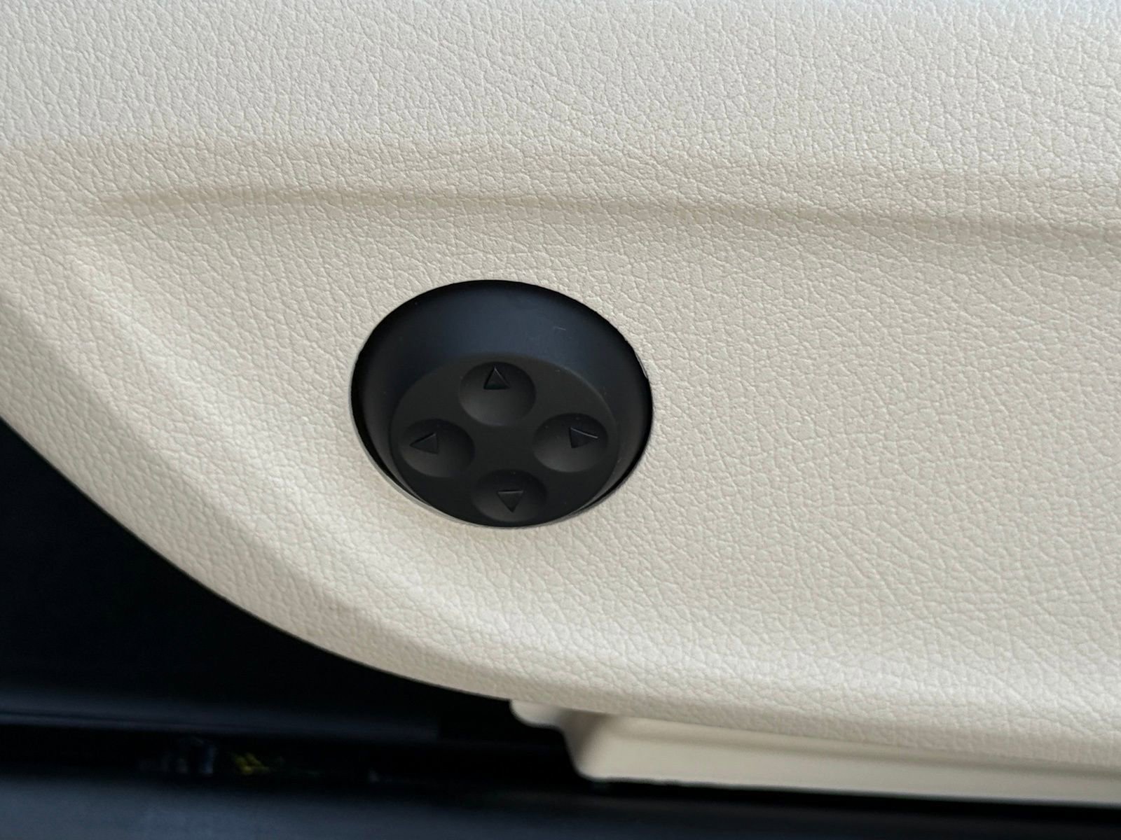 Used 2025 Mercedes-Benz GLS 450 4MATIC image 28