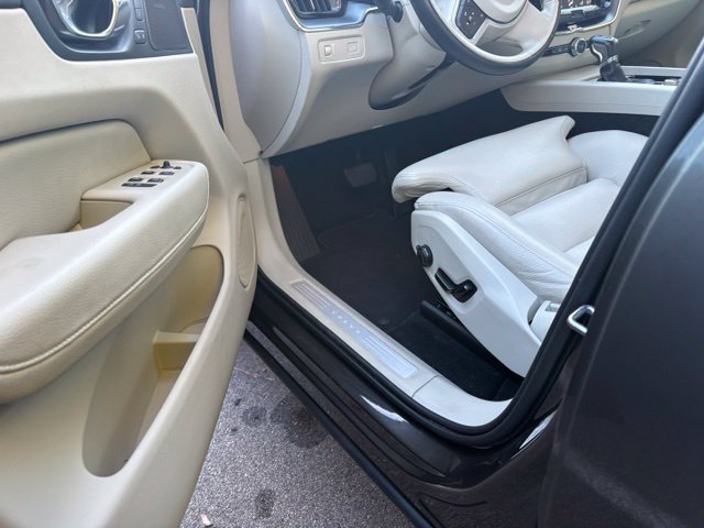 Used 2019 Volvo XC60 T6 Momentum AWD/4WD image 9