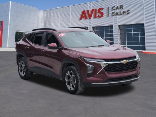 Used 2025 Chevrolet Trax LT w/ LT Convenience Package FWD image 3