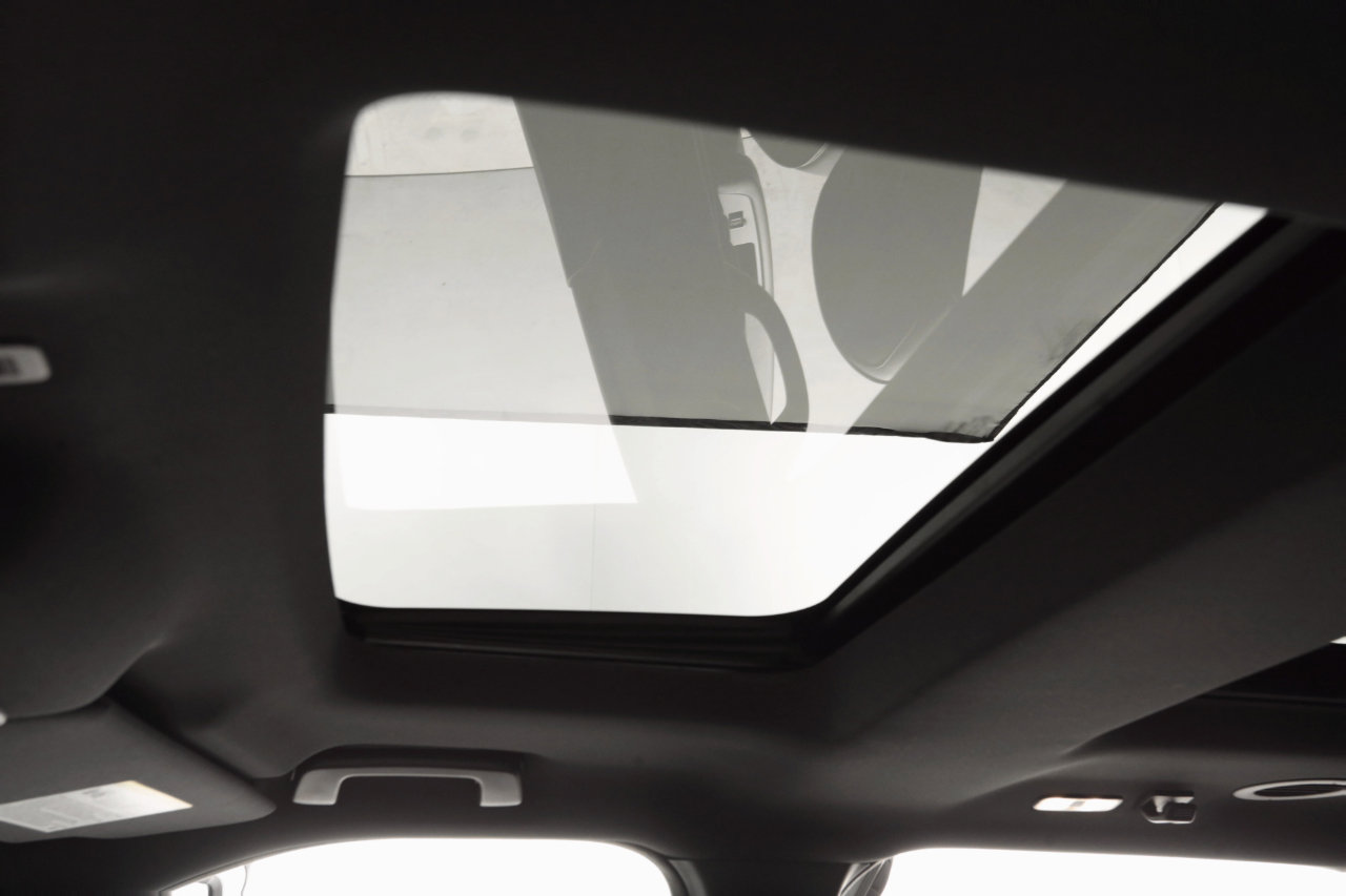 Used 2018 Ford Explorer Platinum image 35