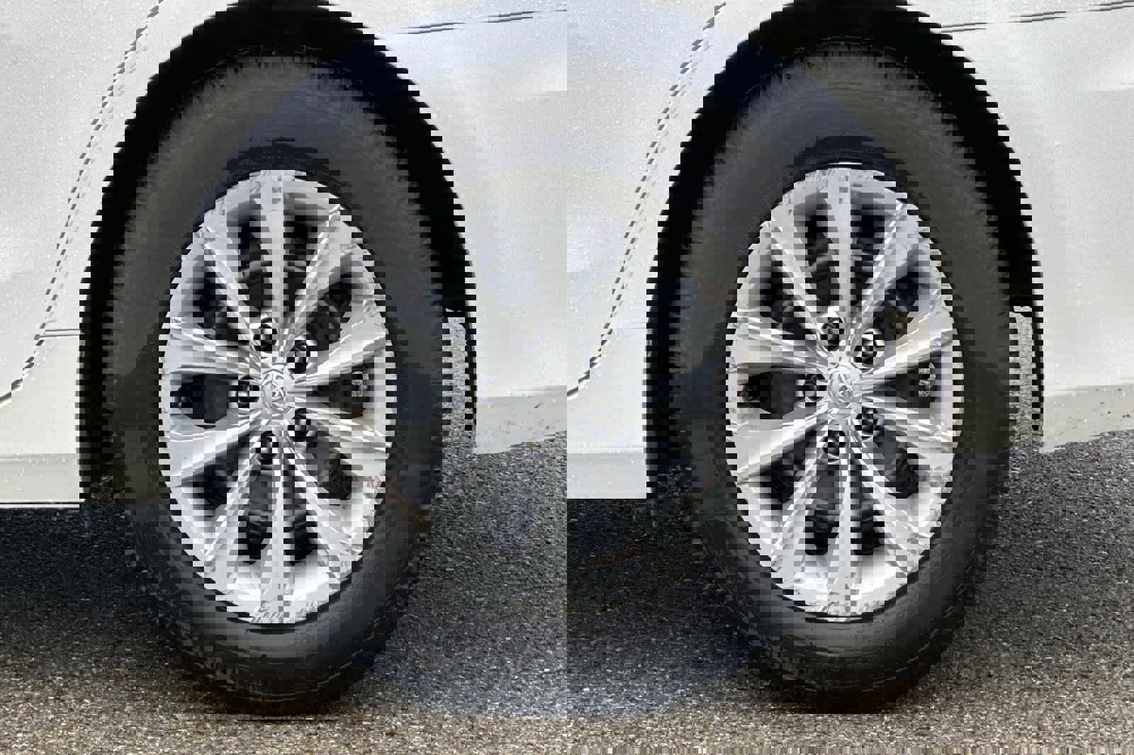 Used 2017 Toyota Camry LE image 29