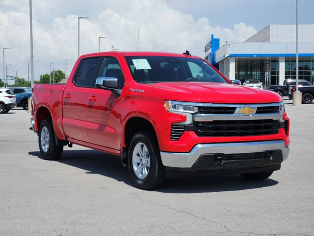 Used 2025 Chevrolet Silverado 1500 LT AWD/4WD image 3