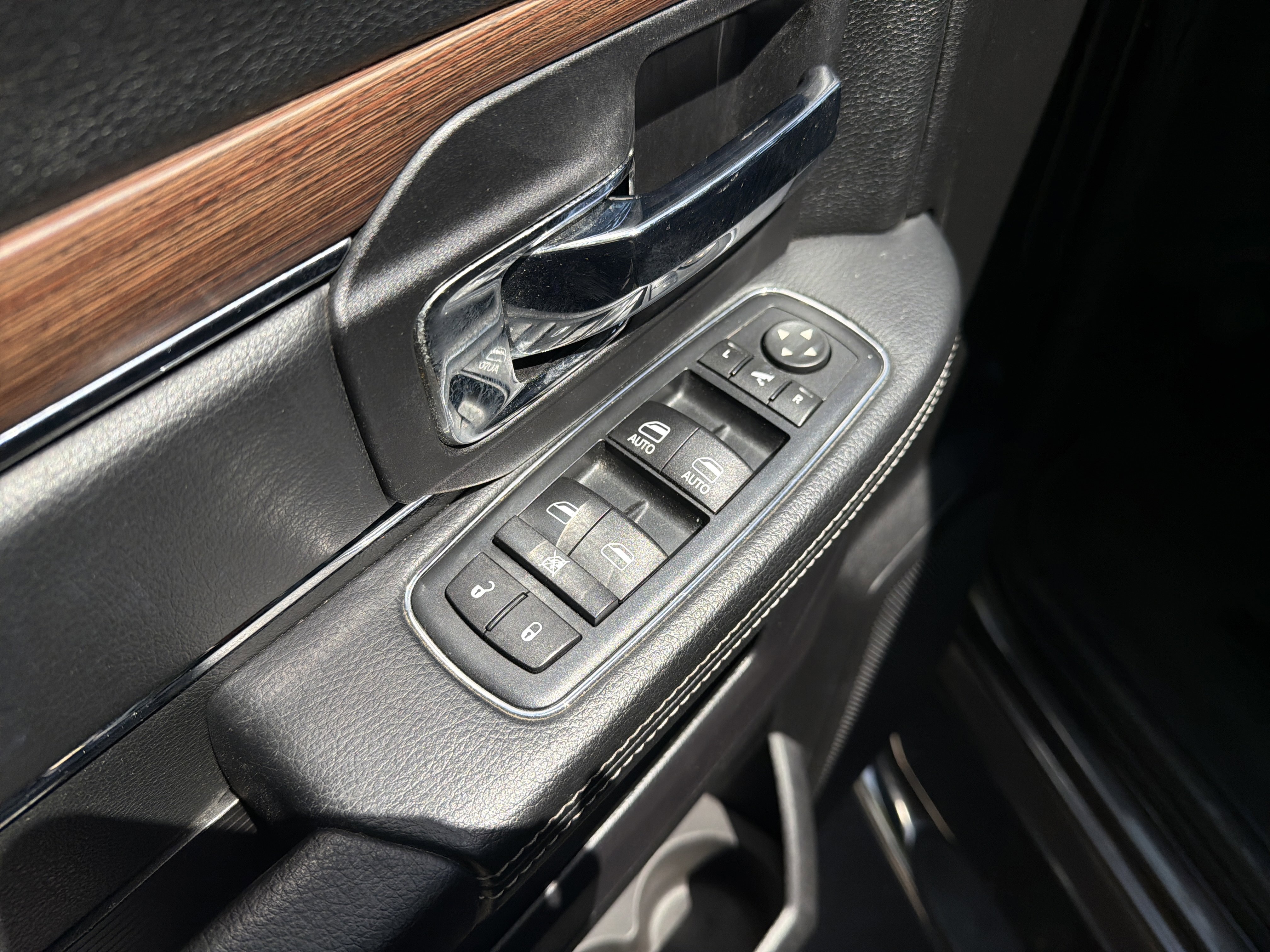 Used 2016 RAM 1500 Laramie w/ Convenience Group image 15