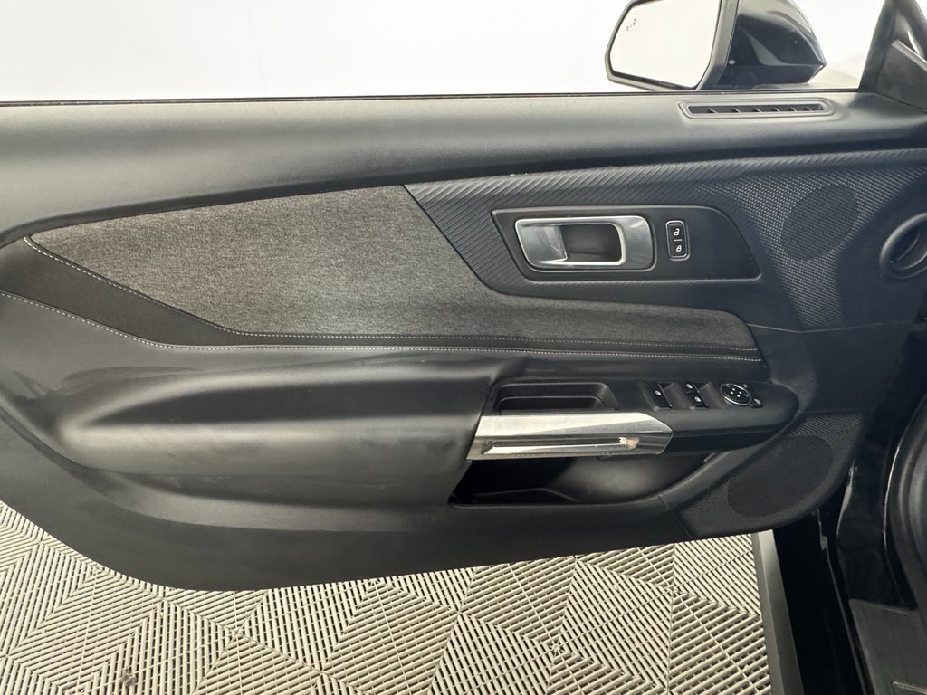 Used 2024 Ford Mustang Convertible image 32