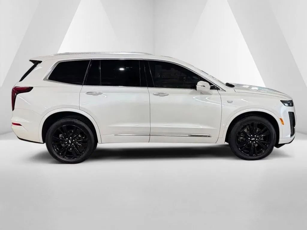 Used 2023 Cadillac XT6 Premium Luxury image 6