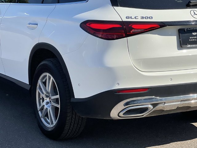 Used 2023 Mercedes-Benz GLC 300 4MATIC image 4
