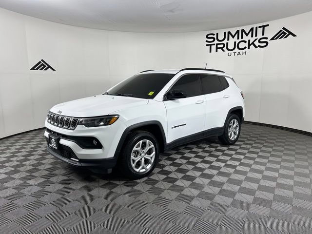 Used 2024 Jeep Compass Latitude AWD/4WD image 3
