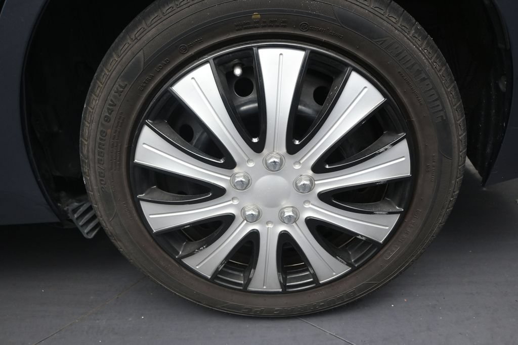 Used 2015 Toyota Corolla LE FWD image 10