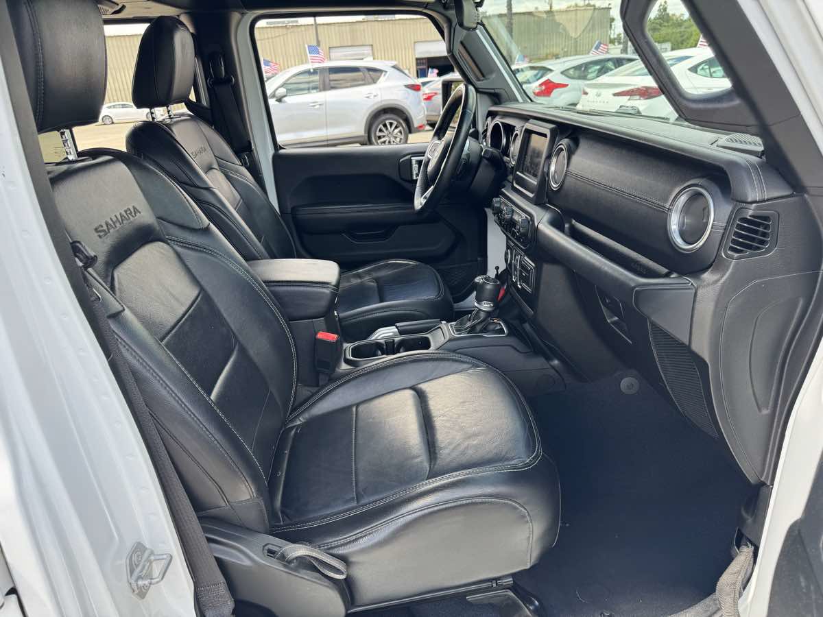 Used 2018 Jeep Wrangler Unlimited Sahara w/ LED Lighting Group AWD/4WD image 12
