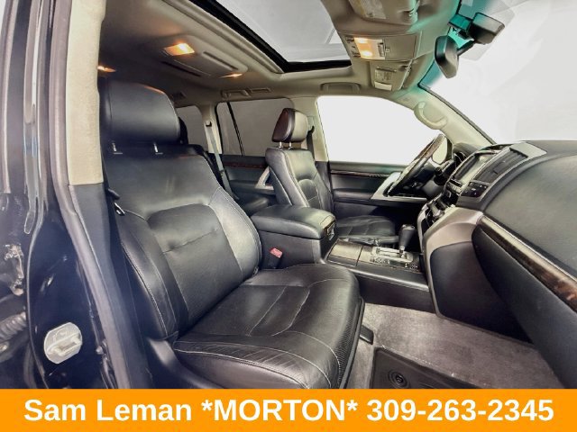 Used 2015 Toyota Land Cruiser AWD/4WD image 32