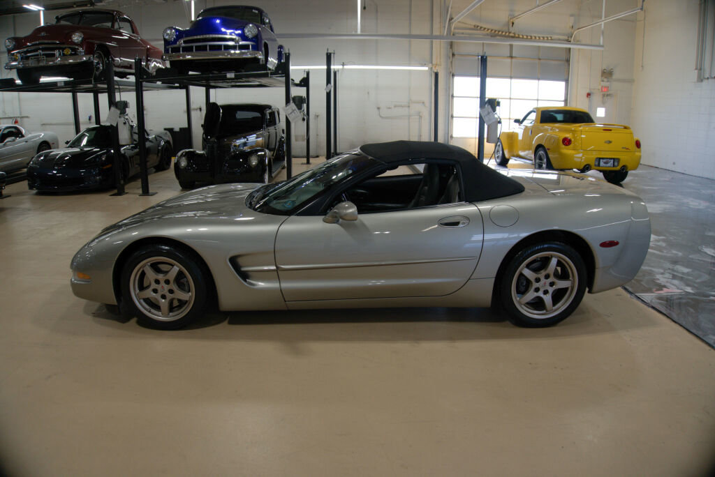 Used 2001 Chevrolet Corvette Convertible w/ Preferred Equipment Group2 image 2