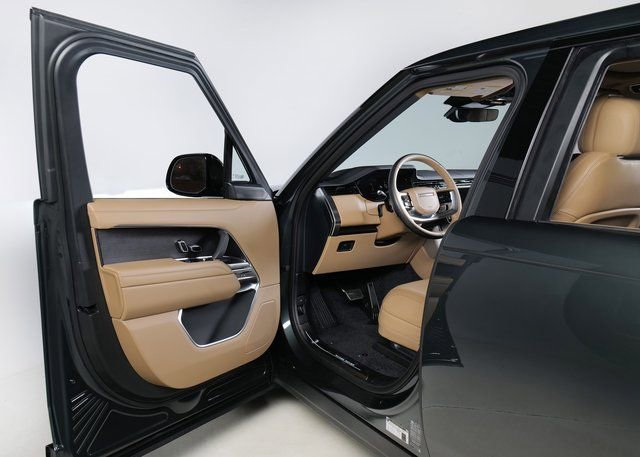 New 2025 Land Rover Range Rover Long Wheelbase SE image 22