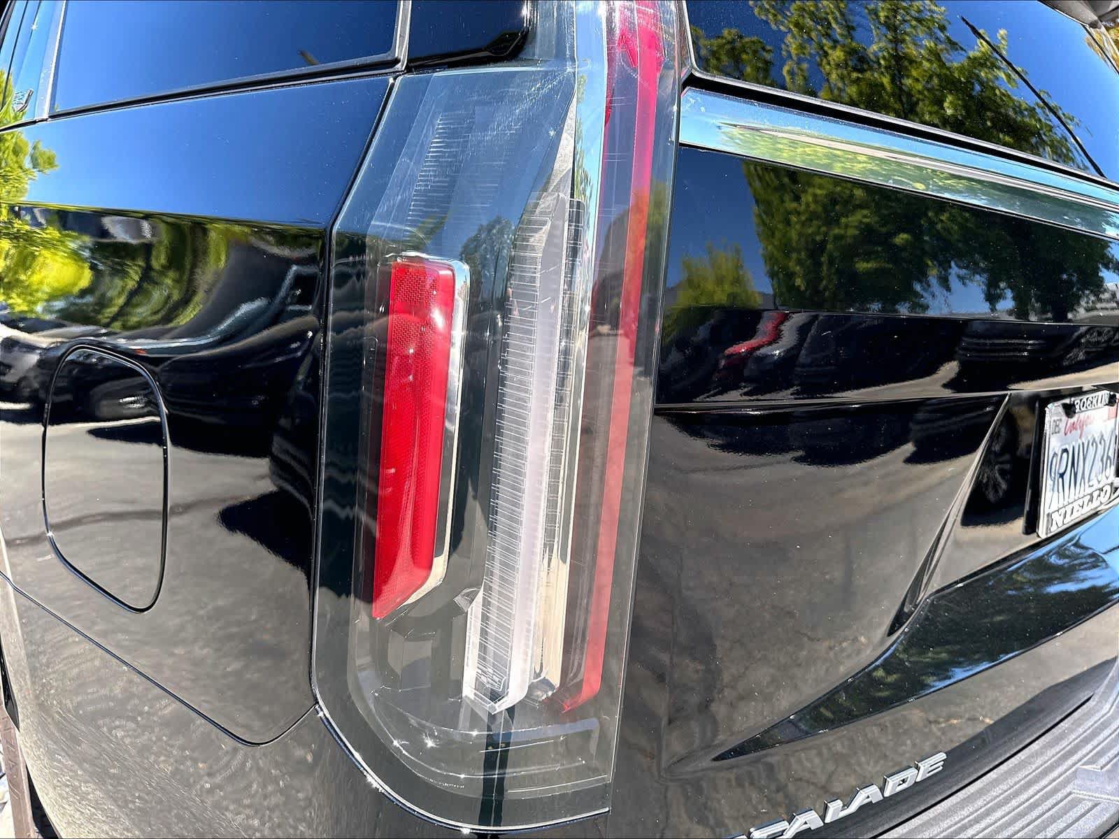 Used 2024 Cadillac Escalade Premium Luxury w/ LPO, Floor Liner Package AWD/4WD image 32