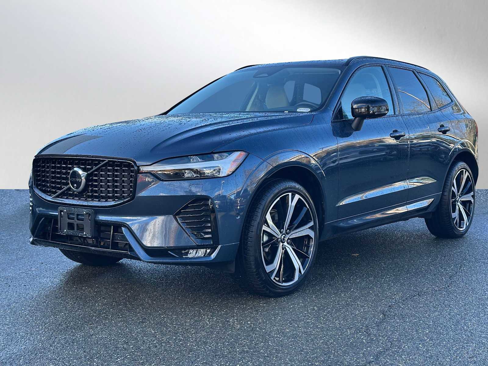 Used 2025 Volvo XC60 B5 Ultra w/ Protection Package Premier image 7