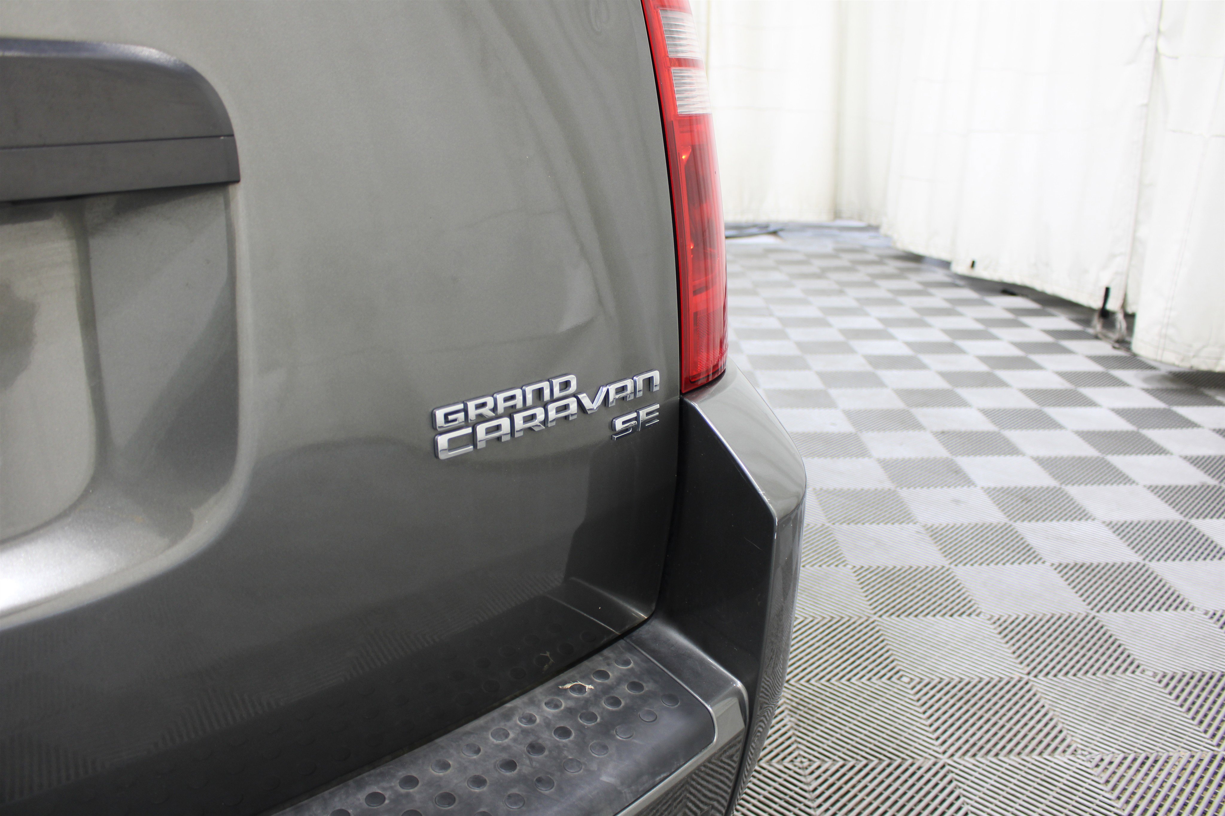 Used 2010 Dodge Grand Caravan SE FWD image 20